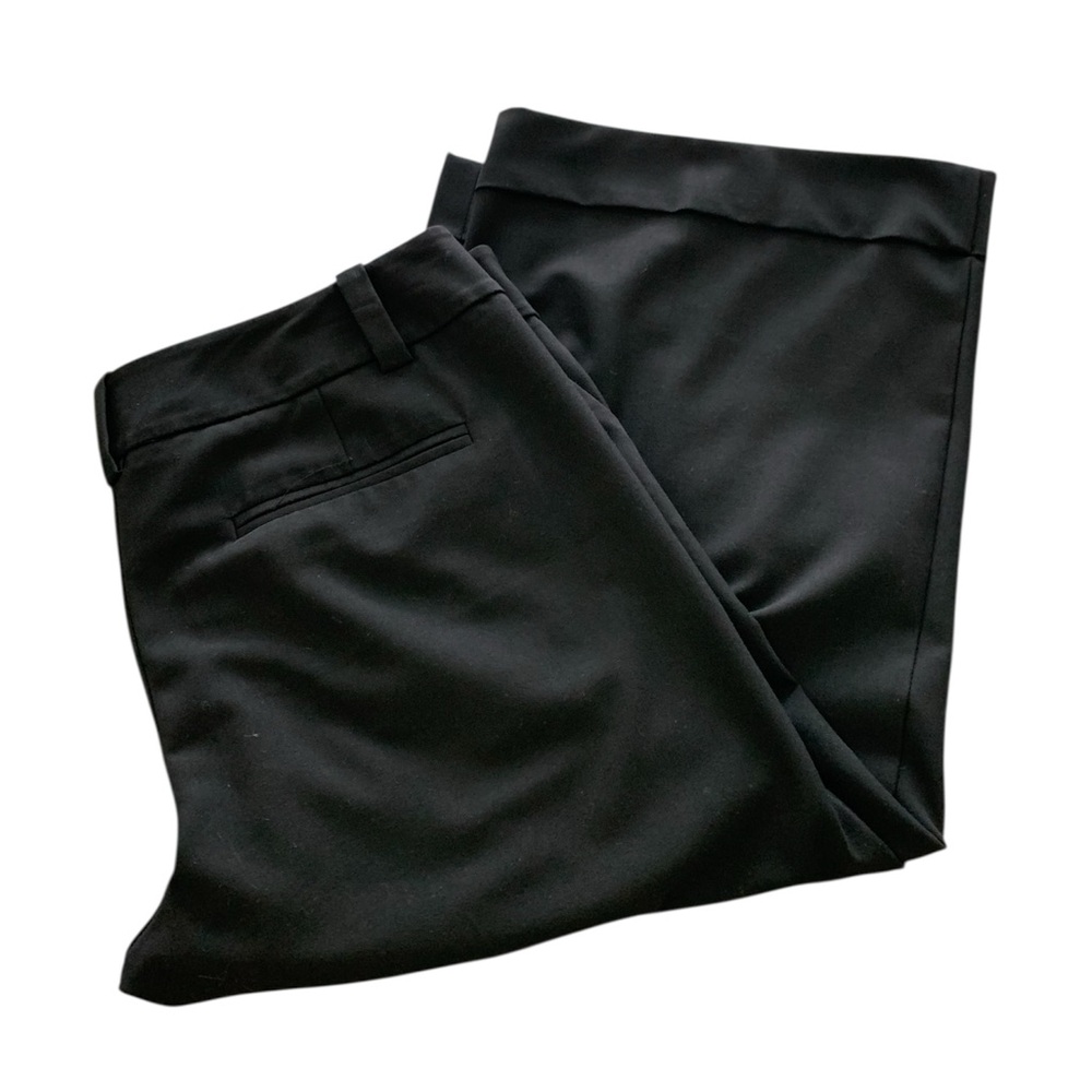 The limited collection Cassidy fit size 6 career black collection crop Capri